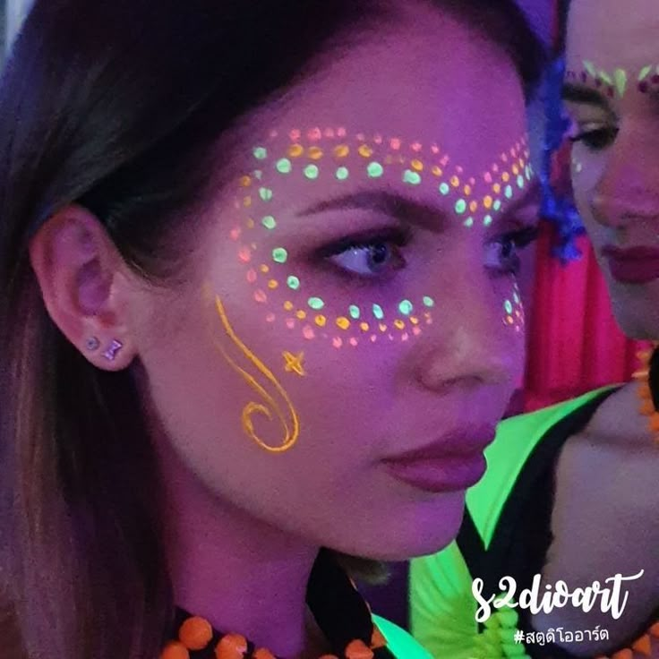 Glow Party Body Art, Neon Face Painting Ideas, Glow Face Paint Ideas Neon Party, Glow Party Face Paint Ideas, Neon Rave Makeup, Uv Face Paint Ideas Simple, Glow Face Paint Ideas, Neon Party Makeup Ideas, Neon Face Paint Ideas