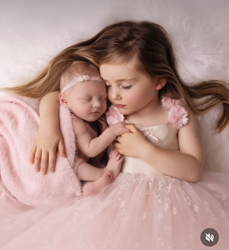 Newborn Photos Sisters, Newborn And Big Sister Photography, Newborn Photos With Older Sister, Newborn And Sister Photography, Newborn Sister And Big Sister, Newborn And Sister Pictures, Big Sister Newborn Pictures, Sibling Newborn Pictures Big Sister, Sibling Newborn Photos