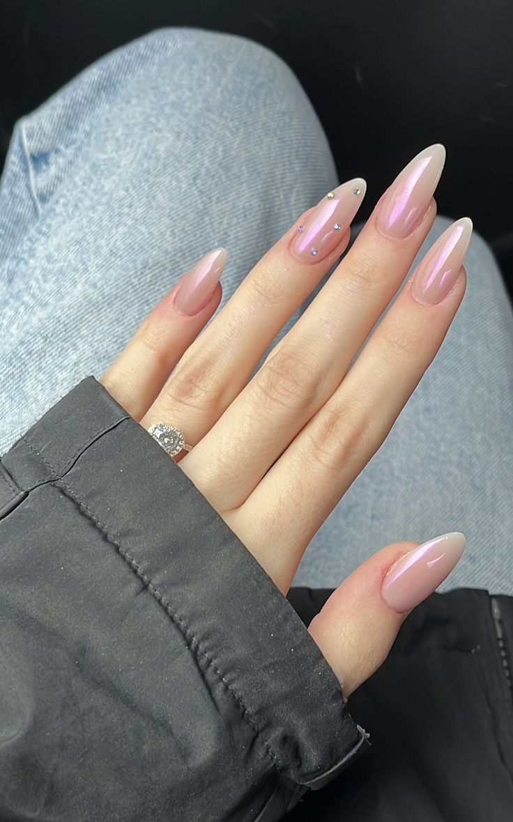 Pearl Pink Valentines Nails, Jel Nails Ideas, Nail Day Aesthetic, Opi Nail Polish Swatches, Pearl Pink Nails Acrylic, Nail Art Minimalist Simple, Pink Nude Nails Design, Nails Pearl Effect, Nude Pearl Nails