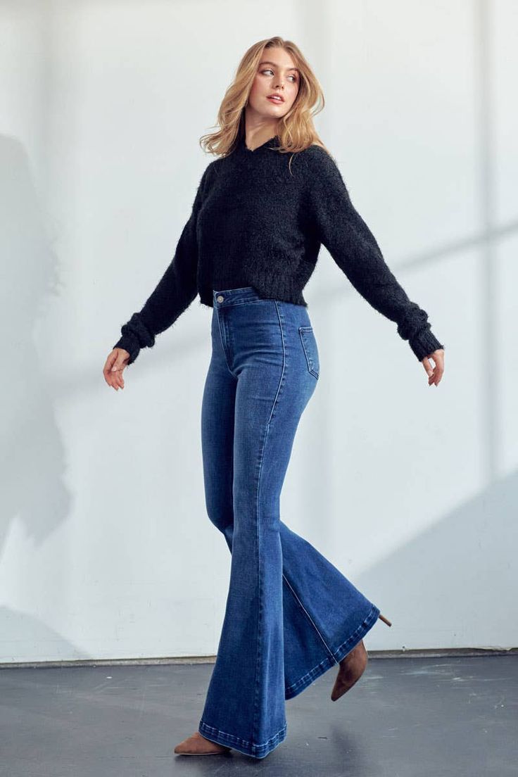 High-Rise Bells in the perfect shade of denim. Fits true to size. High rise super flare 11" rise , 34" inseam in size 5 93% cotton , 5% T400 , 2% spandex Fall Outfit Inspo Aesthetic, Flare Outfits, Fall Outfit Trends, Flare Jean Outfit, Fall Outfit Aesthetic, Aesthetic Fall Outfit, Jeans Outfit For Work, Flare Jeans Outfit, Super Flare Jeans