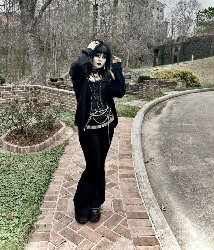 Simple Goth Outfit, Trad Goth Outfits, Winter Goth, Goth Outfit Inspo, Goth Fits, Goth Outfit Ideas, Gothic Mode, Goth Subculture, Goth Look