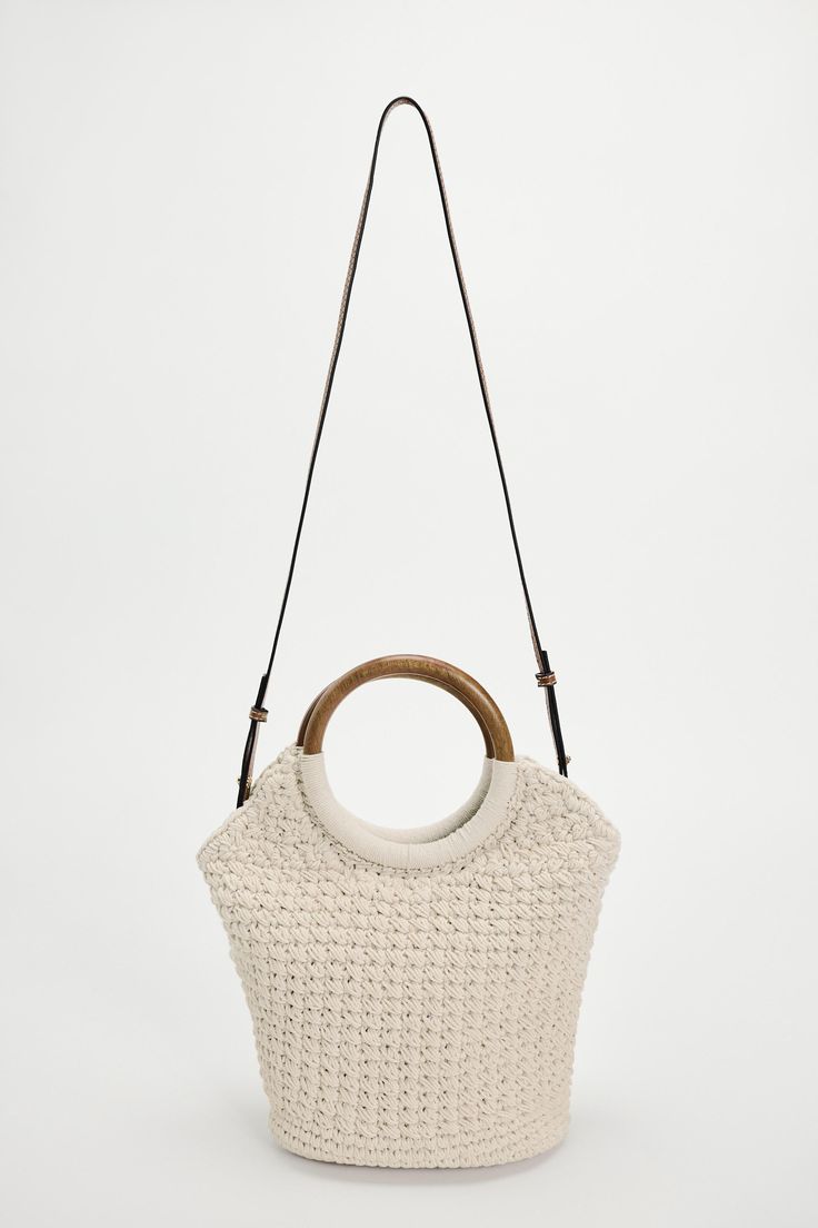 MACRAMÉ BUCKET BAG Spring Bucket Bag For On-the-go, Spring Bucket Bag, Summer Crossbody Bucket Bag For On-the-go, Shopping Hobo Bag With Adjustable Strap And Round Handle, Beige Crochet Bucket Bag With Braided Handles, Everyday Bucket Bag With Adjustable Strap And Round Handle, Chic Crossbody Bucket Bag With Braided Handles, Cream Crochet Crossbody Bag With Braided Handles, Trendy Bucket Bag With Adjustable Strap And Round Handle