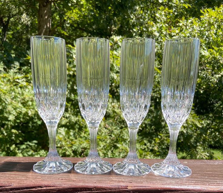 Vintage Champagne Glasses For Sale Vintage Champagne Glasses, Vintage Stemware, Champagne Flute Glasses, Vintage Christmas Gifts, Vintage Champagne, Glasses Vintage, Vintage Barware, Champagne Glasses, Vintage Glassware