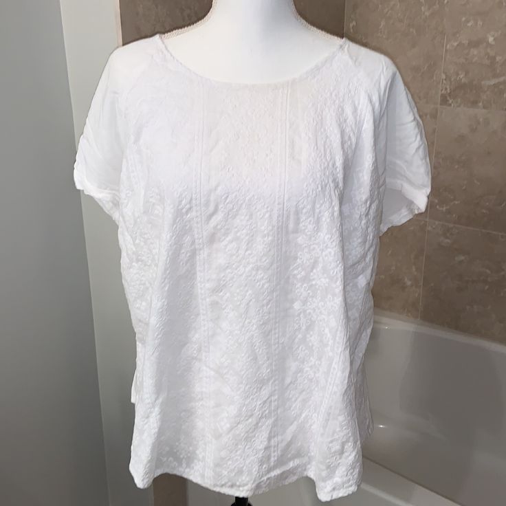 An Absolute Darling Top That Is True Necessity In Any Wardrobe. Pair With A Blazer And Khakis For Work Or Over Darkwash Skinny Jeans And A Bold Necklace For The Perfect Dinner Look. Pair With Jean Shorts And A Kimono For Festivals. Size 2x. Brand Is Solitaire. Fits True To Size, Though A Few Sizes Smaller Would Work Well As This Looks Cute Oversized On 12 And Above. Nwot, Has Been Washed On Delicate. Bundle Friendly & Happy To Negotiate On Bundle Offers Of Any Size. Length: 24” Bust Unstretched White Cotton Nordstrom Tops, Nordstrom White Cotton Tops, Nordstrom Relaxed Fit Tops For Spring, Spring Nordstrom Relaxed Fit Tops, White Nordstrom Top For Spring, Nordstrom White Tops For Spring, Nordstrom White Spring Top, Perfect Dinner, Bold Necklace