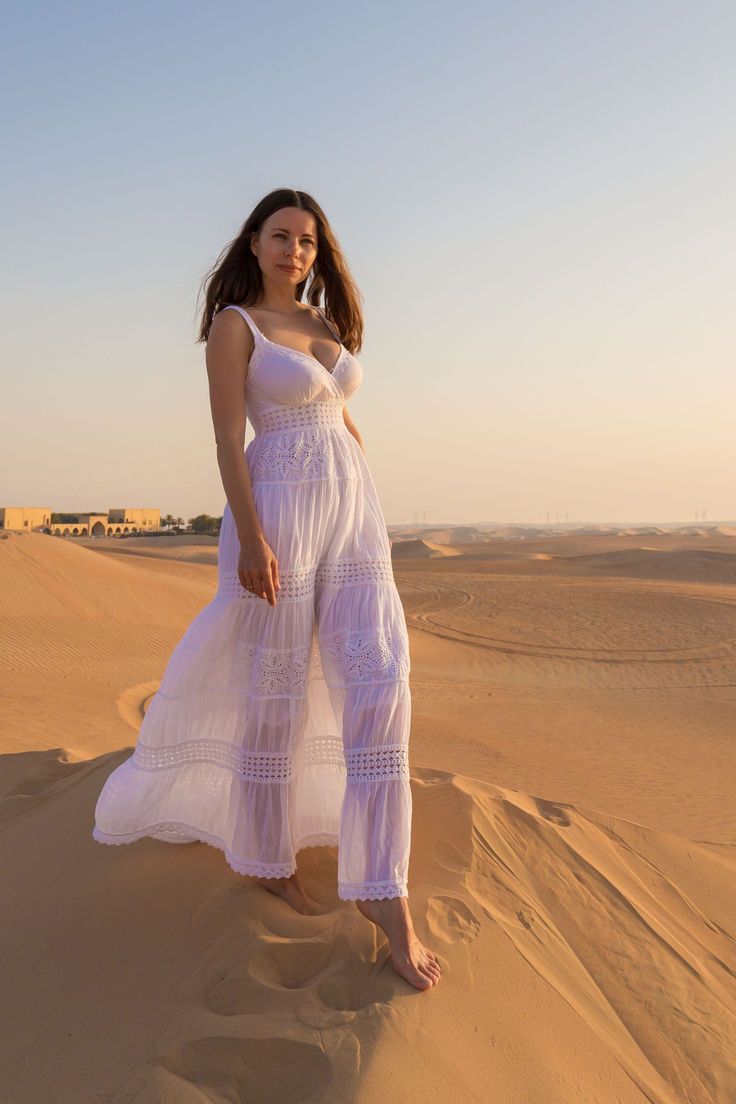 33+ Chic & Modest Dubai Outfit Ideas (And What to Avoid)!! Travel Light Outfits, Dubai Outfits Ideas, Best Travel Outfits For Women, Stylish Travel Outfit, Dubai Outfit, Casual Travel Outfit, Comfortable Travel Outfit, Airport Travel Outfits, Cute Travel Outfits