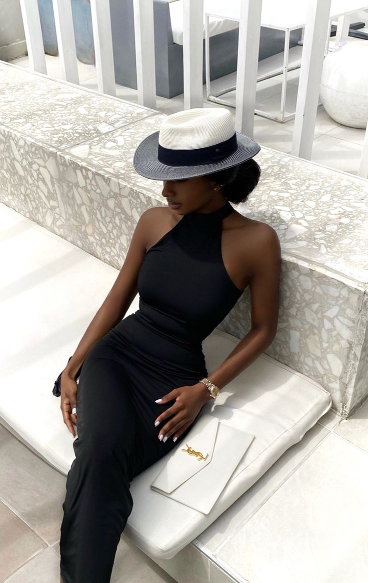 Black Woman Dress Classy, Boho Luxe Aesthetic, Wealthy Casual Outfits, Rich Mom Aesthetic Black, Classy Feminine Woman Aesthetic, Old Money Black Woman Aesthetic Outfits, Classy Black Women Aesthetic Luxury, Old Money Black Woman Aesthetic, Black Woman Elegant Outfit