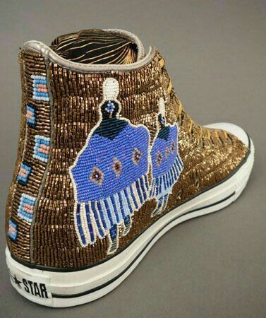 Beaded Converse, Indian Beadwork, Native American Beadwork Patterns, Beaded Designs, Beaded Moccasins, Native Pride, Beaded Shoes, Beading Inspiration, Native American Crafts