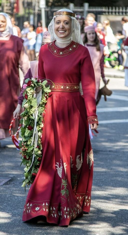 11th Century Clothing Women, Late Middle Ages Fashion, 12th Century Clothing Women, 13th Century Clothing Women, Medieval Women Clothing, 1100s Fashion, 1200s Fashion, Middle Ages Fashion, 13th Century Dress