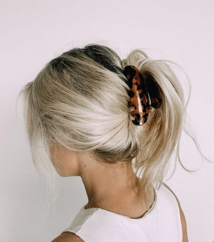 Hair In A Ponytail, Clip Hairstyles, Peinados Fáciles Para Cabello Corto, A Ponytail, Good Hair Day, Grunge Hair, Aesthetic Hair, Trendy Hairstyles, Cute Hair