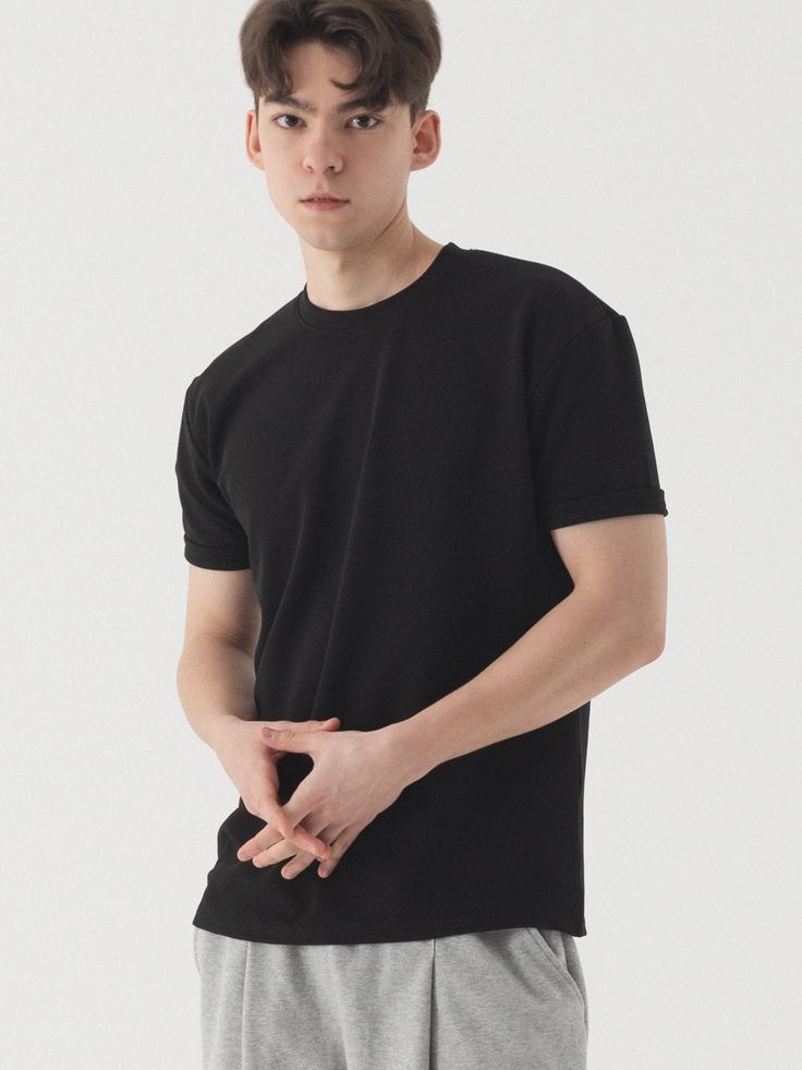 This is a casual and minimal t-shirt by PIANER that is made out of high quality and sturdy material. With distinctive mood of the design and comfortable wear, you can use it for your daily outfit.- High elasticity suitable for activities- Slim muscle fit silhouette- Small ribbed texture of the fabric Modern Black Crew Neck T-shirt, Modern Black T-shirt, Modern T-shirt For Streetwear, Modern Solid Color T-shirt For Streetwear, Modern Black T-shirt For Everyday, Black Minimalist Crew Neck T-shirt, Black Cotton Minimalist T-shirt, Minimalist Black Cotton T-shirt, Black Minimalist Cotton T-shirt