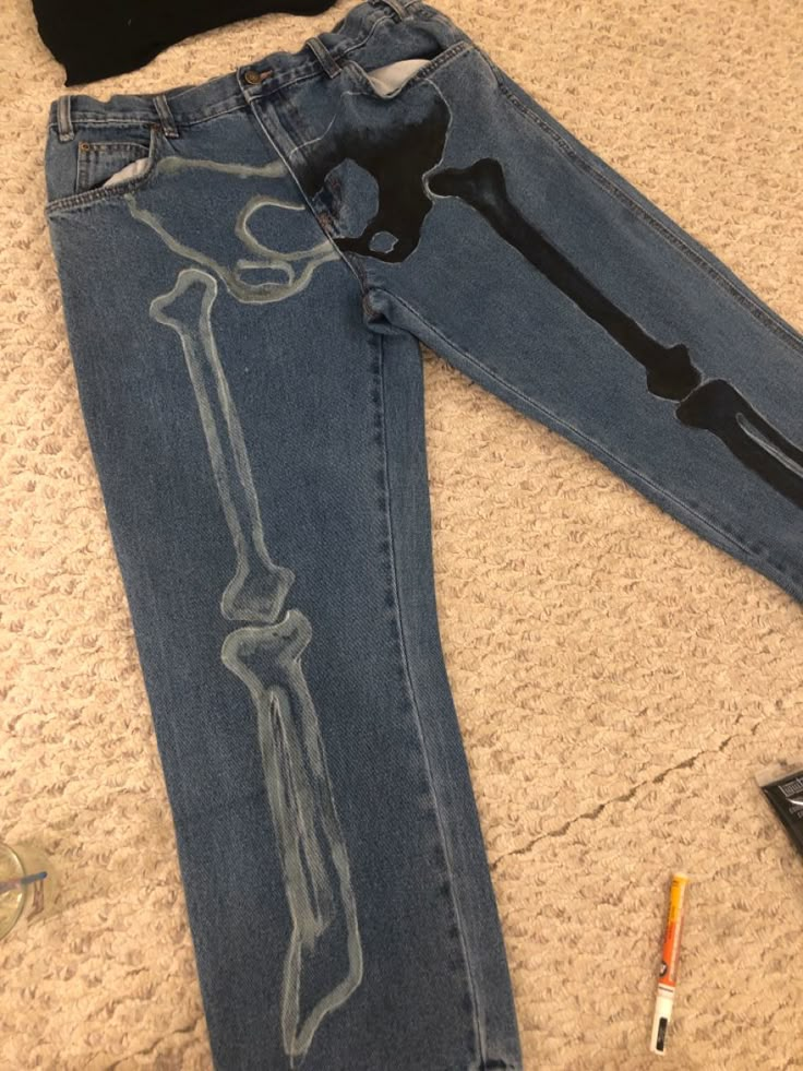 Jean Ideas Creative, Painted Pants Y2k, Diy Skeleton Pants, Black Pants Bleach Art, Custom Pants Jeans, Custom Jeans Paint, Custom Clothes Aesthetic, Custom Pants Ideas, Custom Clothes Diy