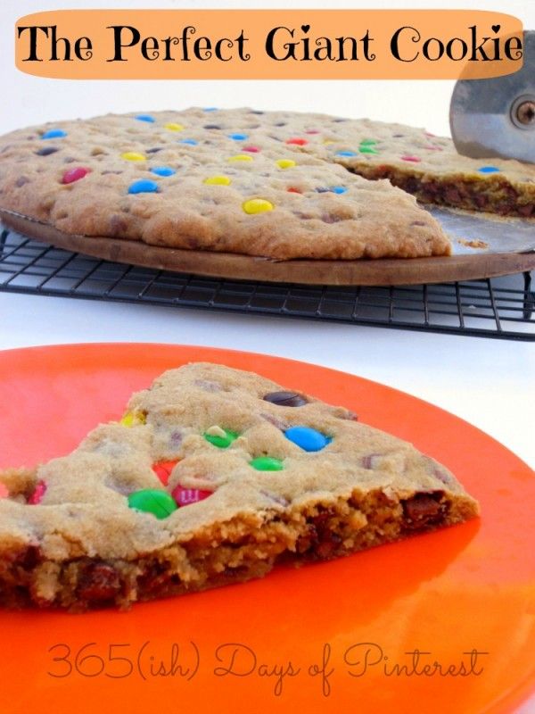 perfect giant cookie cake- I made this for tailgate. I bought a foil pizza pan and made in that. I sprayed it first. This cookie was thick and amaaaaazing. I stirred the m and ms in the batter, not put them in the top. Giant Cookie Cake, Cookie Pizza, Giant Cookie, Cookie Cake Recipe, Cookie Cakes, Pizza Pan, Yummy Sweets, Other Half, Cookie Cake