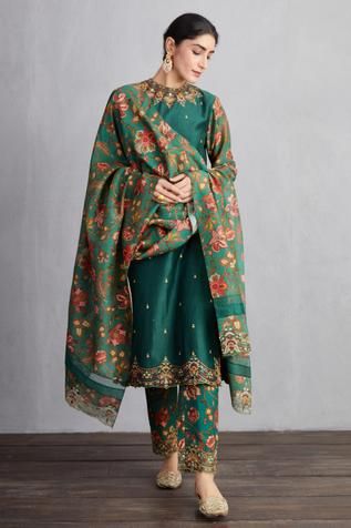 Shop for Torani Green Handwoven Chanderi Sheesham Urvi Kurta Set for Women Online at Aza Fashions Aari Embroidery, Indian Textiles, Bottle Green, Suit Designs, Kurta Set, Designer Gowns, Kids Sleepwear, Designer Wear, Green Fabric