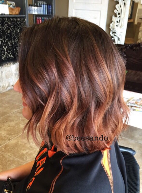 Copper balayage textured bob Getextureerde Bob, Bayalage Brunette, Auburn Hair Balayage, Auburn Balayage, Balayage Short, Copper Balayage, Balayage Bob, Brunette Balayage, Copper Hair Color