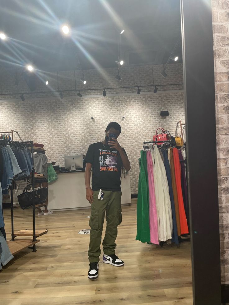 Jordan 1 Low Cut, Green Cargos Outfit, Cargos Outfit, Outfits Cargo Pants, Outfits Cargo, Green Cargos, Aesthetic Wear, Cargo Outfit, Air Jordan 1 Outfit