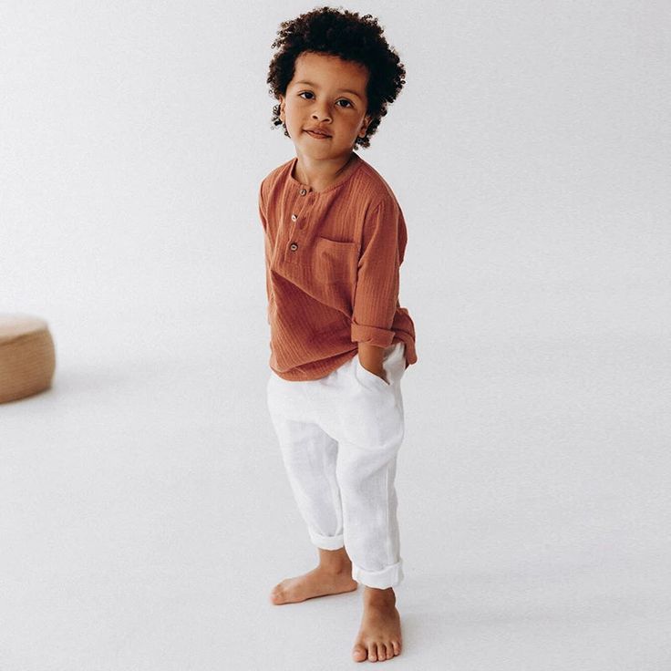 Upgrade your little one's wardrobe with our Boys Muslin Long-Sleeved Shirt. Crafted from soft and breathable cotton, this casual shirt ensures all-day comfort for your active child. With a regular clothing length and an O-neck collar, it's perfect for playdates or family outings. The solid pattern and long sleeves make it ideal for the spring and autumn seasons. Available in sizes ranging from 2-6 years, this shirt fits true to size. Give your boy the style he deserves! 🌟👦👕 Specifications: St