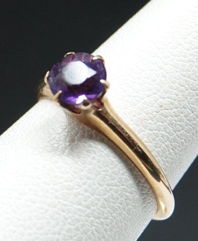 Just love this stuff. The fact we have the original box is just icing. Done in the solt yellow gold tone popular then. 6 prong setting. Marked 14K. 1.43 dwt. Amethyst Ring, Stackable Rings, Prong Setting, Original Box, Beauty Book, Jewelry Rings, Gold Tones, Etsy Accessories, Amethyst