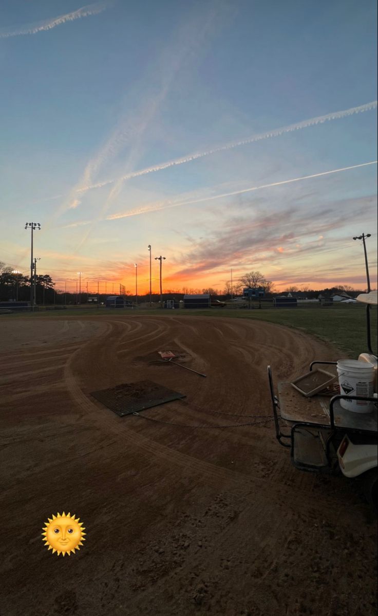 sunset
Summer
Softball
Practice
Baseball
Field
Orange 
Purple
Blue Fastpitch Softball Drills, Softball Aesthetic, Softball Field, Softball Practice, Creative Vision Boards, Softball Drills, Fastpitch Softball, Sky Pictures, Sunset Pictures