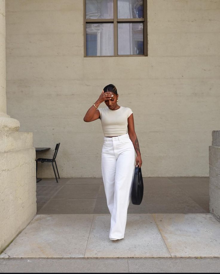 Women In Their 30s Aesthetic, Classy Girl Outfits Black Women, Chic Black Women Outfits, Work Lunch Outfit Summer, Modest Clean Girl Outfits, Elegant Summer Outfits Casual, Banana Republic Aesthetic, Beige And White Outfits For Women, Classy Earthy Outfits Aesthetic