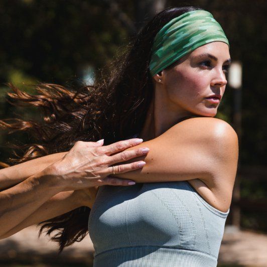 Best Headbands to Workout for Serious Sweating ... Sweat Headbands, Latest Tech Gadgets, Sporty Aesthetic, Workout Headband, Women Workout, Headband For Women, Sports Headbands, Neon Fashion, Lift Heavy