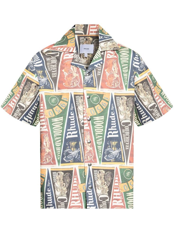 multicolour cotton all-over graphic print all-over logo print Cuban collar short sleeves front press-stud fastening straight hem Versace Sneakers, City Shorts, Office Bag, Patterned Shirt, Fits With Shorts, Balenciaga Triple S, Custom Watch, Summer Beach Wear, Sweaters Knitwear