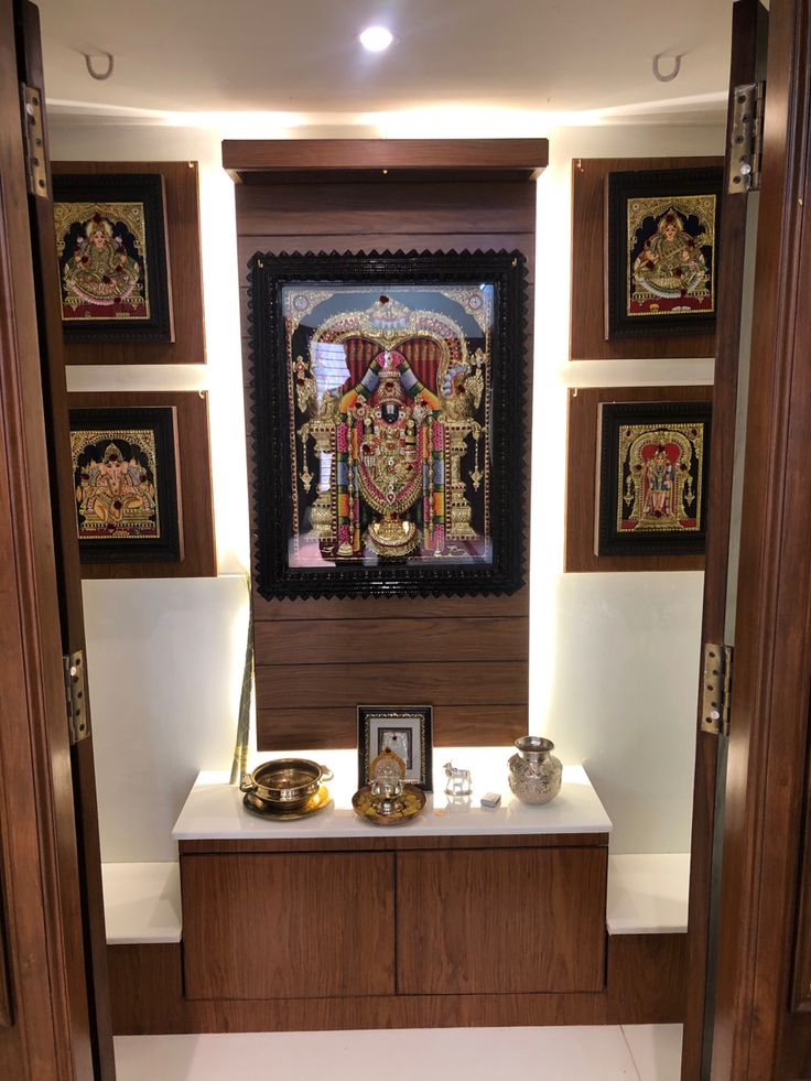 Pooja Room Interior Design South Indian, Pooja Room Photos Arrangement, Puja Cabinet Design, Pooja Room Interior Design, Pooja Room Interior, Door Painting Ideas, Mandir Ideas, Painting Ideas Simple, Puja Decoration