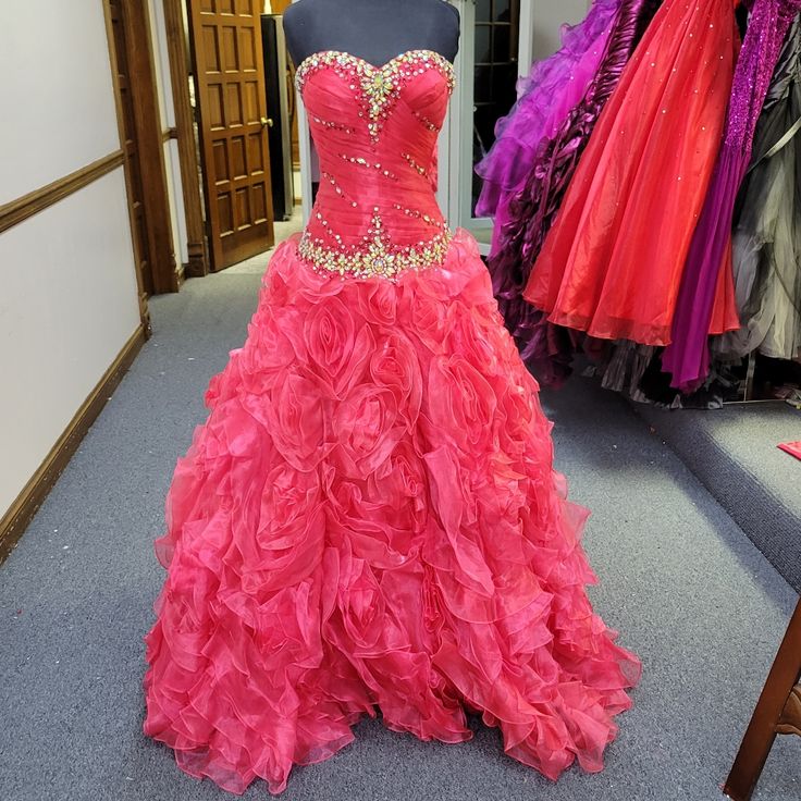 Glamorous Red Ball Gown For Prom, Red Strapless Sweetheart Neckline Dress For Wedding, Red Strapless Dress With Sweetheart Neckline For Wedding, Glamorous Red Strapless Dress For Wedding, Red Floor-length Gown For Debutante Ball, Red Strapless Dress With Fitted Bodice For Prom, Red Dress For Debutante Ball And Prom Season, Red Dress For Prom Season, Red Strapless Ball Gown With Fitted Bodice