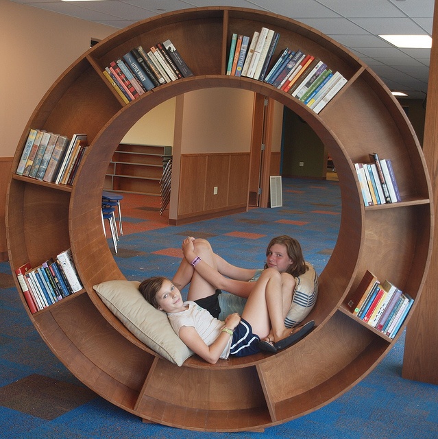 Reading Circle by Poughkeepsie Day School, via Flickr @Af's  collection 10/1/13 Creative Bookshelves, Cool Bookshelves, Catchy Slogans, Living Room Warm, Bookcase Decor, Bookshelf Design, Student Council, Home Libraries, Library Design