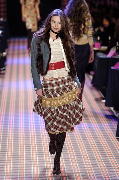 Betsey Johnson Fall 2005, Plaid Skirt Outfit Summer, Betsey Johnson Runway, Gala Fashion, 70s Inspired Fashion, Skirt Outfits, Colorful Fashion, Couture Fashion, Passion For Fashion