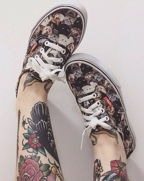 Live FastForget The Past Skateboard Style, Cat Shoes, Vans Style, Tattoo Blog, Doc Marten Oxford, Body Mods, Traditional Tattoo, Converse High Top Sneaker, Tattoos And Piercings