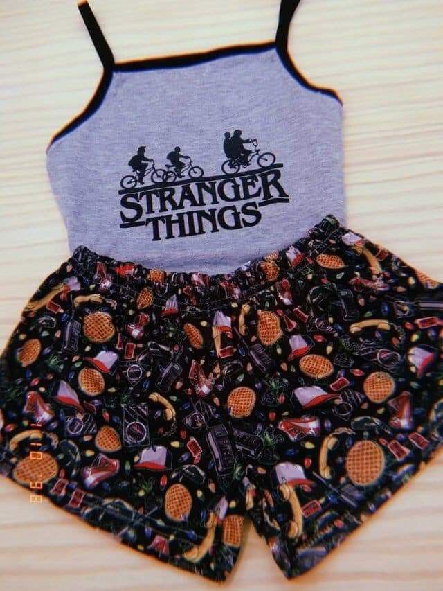 Stranger Things Pajamas, Stranger Things Stuff To Buy, Stranger Things Clothing, Stranger Things Clothes, Stranger Things Shoes, Pijama Aesthetic, Stranger Things Merch, Stranger Things Outfit, Cute Pjs