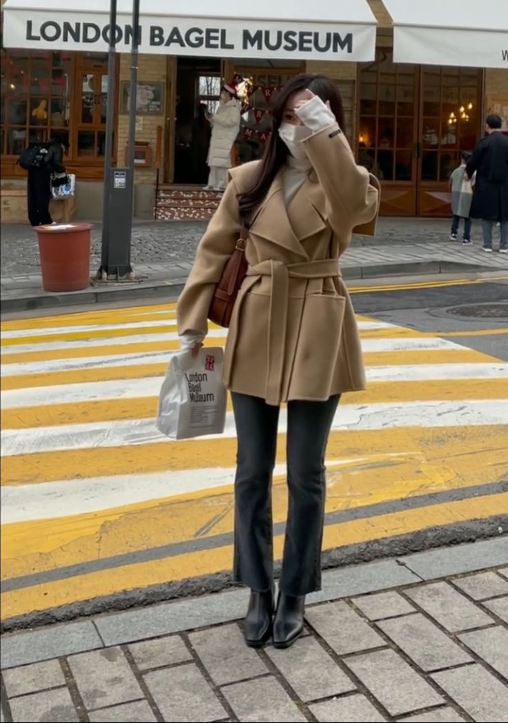 Asian Trench Coat Outfit, Short Trench Coat Outfit Winter, Short Trench Outfit, Short Trench Coat Outfit, Twenty Fine, Stylish Winter Coats, Clothes Board, Korean Outfit Street Styles, Trench Coat Outfit