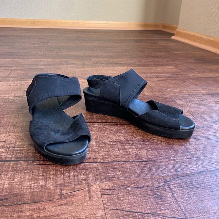 - Designer = Arche Ln - Made In France - Size = 10m (40) - Color = Black - Black Elasticized Fabric And Black Sueded Leather Women’s Size 10m (40) Open Toe Sandals. - 2” Inches Heel. 1 - Measured From The Inside, From Tip Of Front Toe To Sandals To Back Tip Of Heel To Give An Estimate Of Size Length = Approximately 25.3cm. - Genuine And Authentic. - : This Item Is Brand New. Only Tried On In Store My Customer. 4 Modern Black Slingback Sandals With Heel Loop, Black Suede Sandals With Cushioned Footbed, Black Wedge Heel Sandals With Removable Insole, Black Wedge Sandals With Removable Insole, Modern Black Open Heel Slingback Sandals, Black Leather Slingback Sandals With Ortholite Insole, Black Leather Wedge Sandals With Arch Support, Black Slingback Wedge Sandals, Modern Black Closed Toe Slingback Sandals