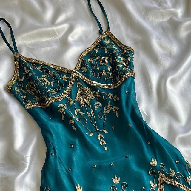 Bead Prom Dress, Sold Out Aesthetic, Egyptian Prom Dress, Fairy Style Outfit, Beading On Dress, Beaded Vintage Dress, Cute Outfits Aesthetic, Silk Vintage Dress, Vintage Formal Dress