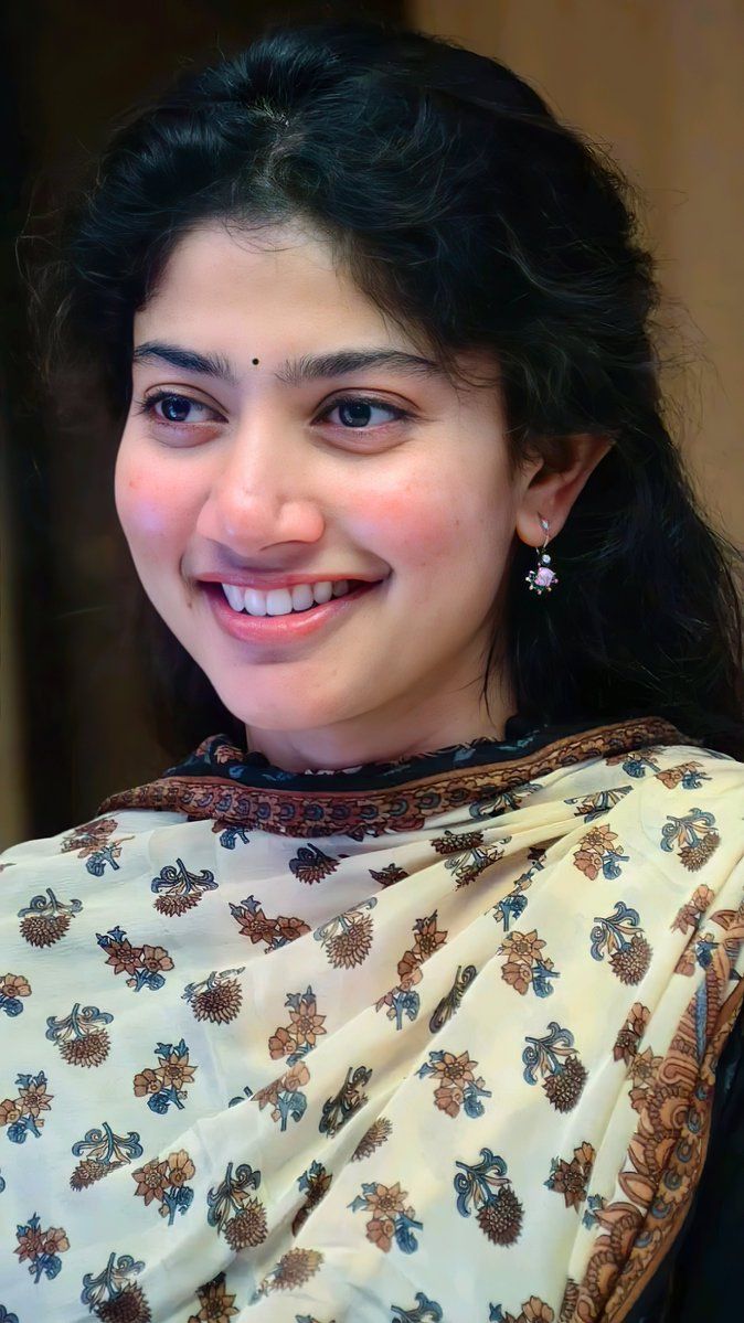 Sai Pallavi Hd Images, Sai Pallavi, Actress Hairstyles, Indian Woman, Beautiful Smile, Image Hd, Beauty Face, Beauty Hacks, Actresses