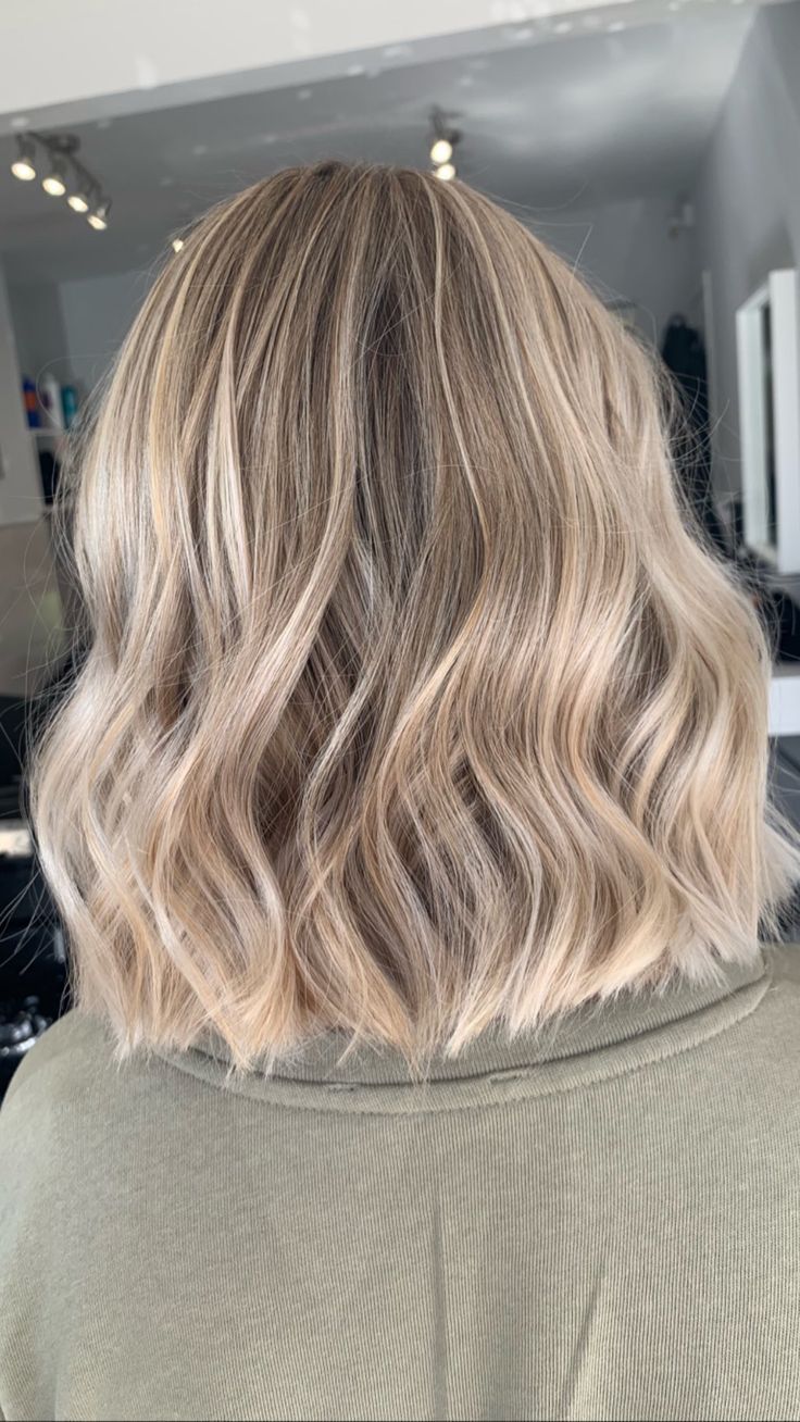 Medium Length Blonde Money Piece, Blonde Highlights On Fine Hair, Bright Blonde Fall Hair, Summer Kissed Hair, Beige Blonde Hair With Highlights, Blonde Cool Tone Highlights, Fall Highlights For Blondes Short Hair, Babylights Blonde Short Hair, Vanilla Blonde Balayage Short Hair