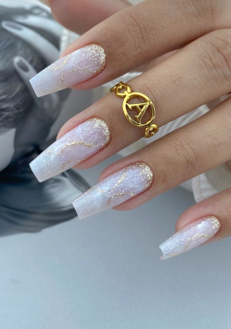 White Gel Manicure Ideas, Milky White Nails Design Ideas, White And Gold Nails Coffin, White And Gold Nail Ideas, White And Gold Christmas Nails, Nails White And Gold, Gold White Nails, Gold And White Nails, Nail Art Blanc