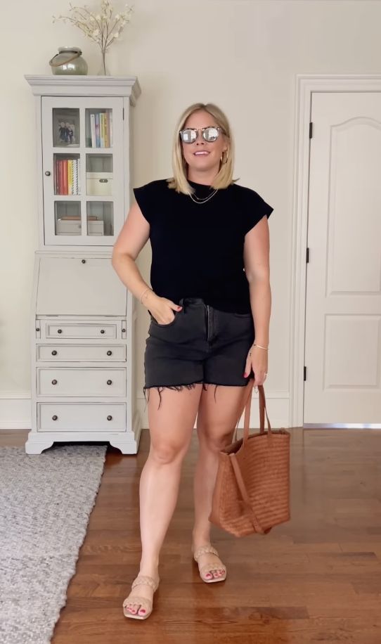 Summer Black Shorts Outfits, Black Knee-length Jean Shorts For Summer, Chic Black Cotton Jean Shorts, Classic Black Summer Shorts, Black High-waisted Shorts For Beach Season, Casual Black Bermuda Shorts With Built-in Shorts, Black Summer Outfits, Black Shorts Outfit, Shirt Outfit Summer