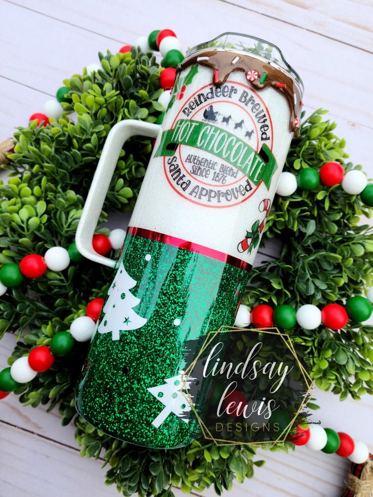 Christmas hot chocolate glitter mug Christmas Themed Tumblers, Light Up Christmas Tumbler, Gingerbread Tumbler Ideas, Glitter Christmas Tumblers, Christmas Tumbler Ideas Sublimation, Christmas Tumbler Designs, Holiday Tumbler Ideas, Christmas Tumblers Epoxy, Christmas Glitter Tumbler Ideas