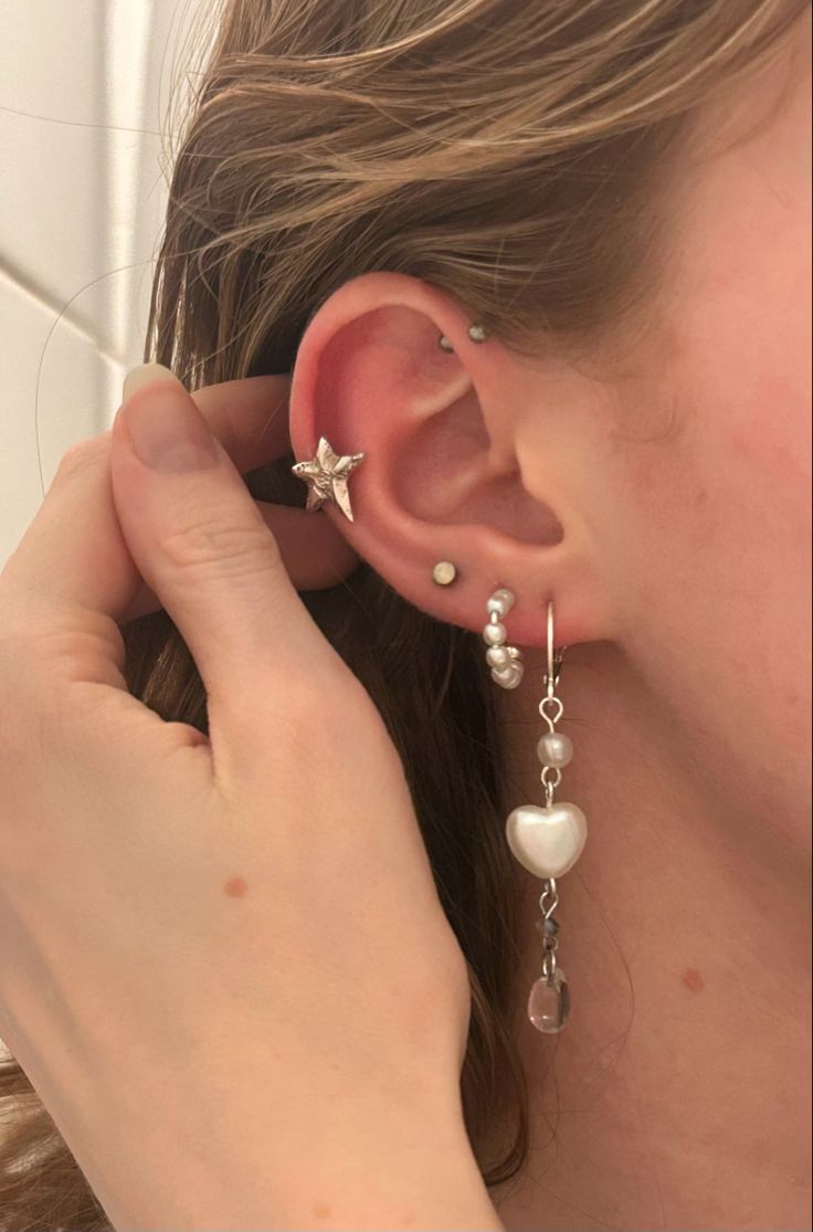 Stacked Ear Piercings Minimalist, Chunky Ear Piercings, Cool Ear Piercings Baddie, Earring Combos Ear Piercings, Triple Earlobe Piercing Ideas, Silver Earring Stack Inspiration, Earings Aesthetics Silver, Silver Earscape, Earscapes Silver