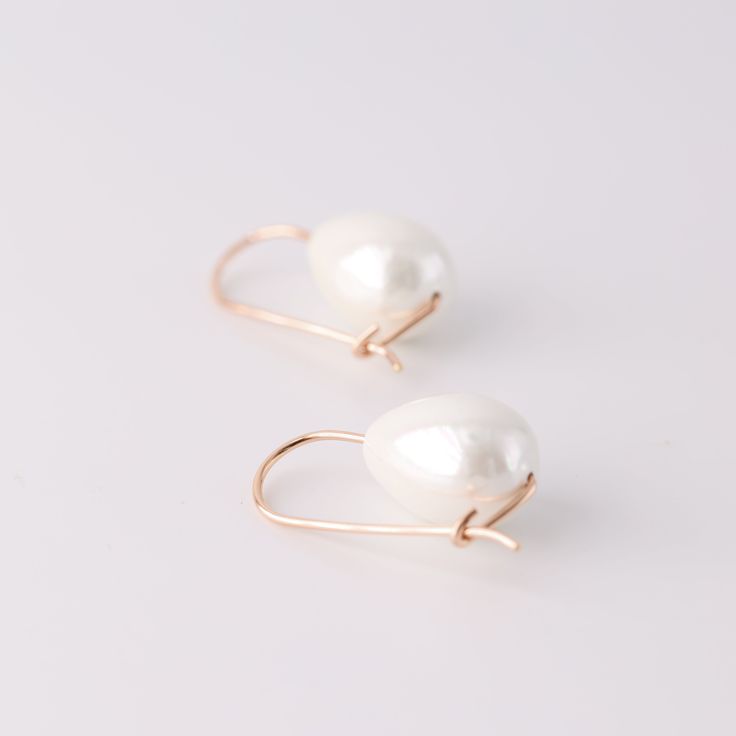 These Ceramic Pearl Earrings make a statement with their elegant, teardrop dangle and luxurious gold filled finish. Perfect for adding a touch of sophistication and class to an everyday look, they'll become your new go-to accessory. Dare to be bold and stylish!• Sold in pairs• Available in: High Quality Solid 925 Sterling Silver, Gold filled 12K and Rose gold filled 12K• Pearl drop size: 2cm x 1.5cm• Wire Thickness - 1mm (18gauge)• Length of the earrings: 3cm Elegant Jewelry With Teardrop Crown Matching Earrings, Elegant Jewelry With Matching Teardrop Crown Earrings, Elegant Teardrop Crown Matching Earrings Jewelry, Classic Teardrop Pearl Earrings For Everyday, Classic Teardrop Pearl Earrings For Everyday Elegance, Everyday Classic Teardrop Pearl Earrings, Everyday Minimalist Pearl Drop Teardrop Earrings, Teardrop Pearl Drop Jewelry For Everyday Elegance, Everyday Elegance Teardrop Jewelry With Matching Earrings