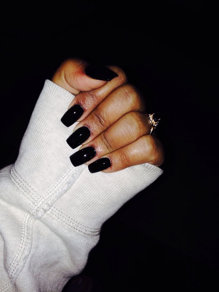 Short Black Nails Acrylic Square, Squared Black Acrylic Nails, Black Nails Acrylic Squares, Black Nail Extensions, Square Black Acrylic Nails, Black Nails Square Medium, Medium Square Acrylic Nails Black, Short Black Nails Acrylic, Black Acrylic Nails Short