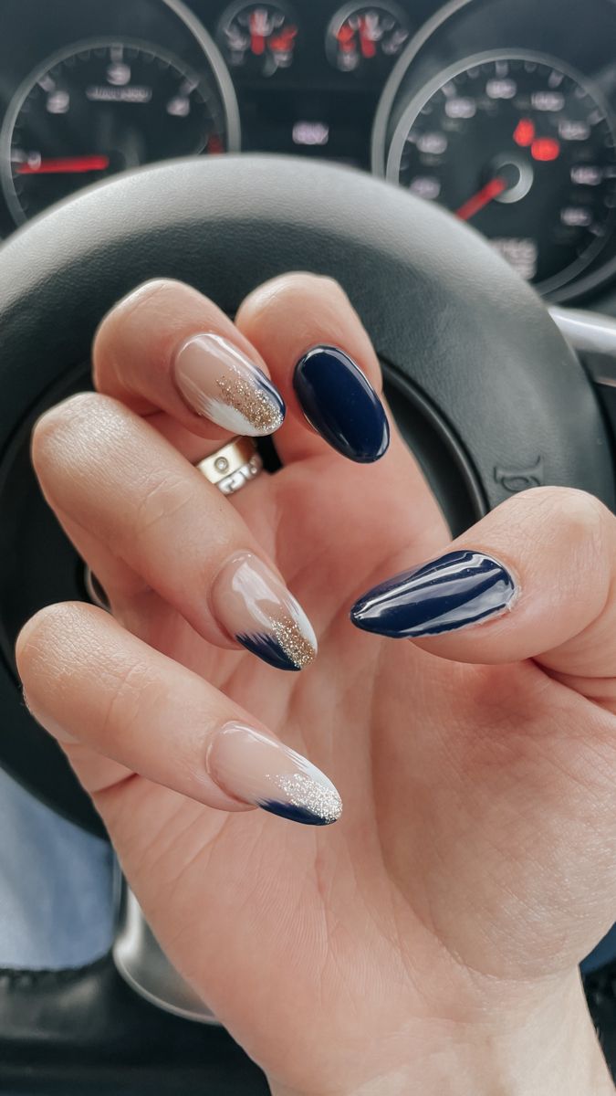 Dark Blue and Gold Blue And Golden Nail Art, Navy Blue Nail Art Silver Glitter, Beige And Blue Nails Design, Navy Blue And Silver Gel Nails, Navy And Beige Nails, Navy Blue And Beige Nails, Navy And Cream Nails, Navy Blue And Tan Nails, Bridesmaid Nails Navy Blue