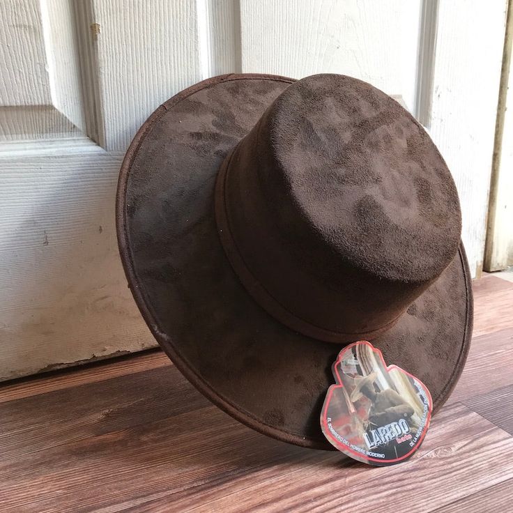 Stand out with this beautiful handcrafted Mexican Suede Hat. Perfect accessory to add that with that daily outfit. MADE IN MEXICO By: Mexican Artisans For: Unisex Size: Large 23.5" Color: brown Details: Top Suede Suede brim Inner elastic band Contact us for more details PLEASE READ BEFORE PURCHASE: The picture is an ACCURATE REPRESENTATION.Colors in the pictures may vary a little by effects of light. Each product is handmade from Mexico causing differentiation and minor imperfections in each pie Brown Flat Brim Boater Hat For Rodeo, Brown Country Boater Hat With Curved Brim, Country Style Brown Boater Hat With Curved Brim, Brown Brimmed Boater Hat For Country Events, Brimmed Brown Boater Hat For Country Events, Rustic Brown Brimmed Felt Hat, Brown Country Style Felt Hat, Adjustable Brown Flat Brim Costume Hat, Rustic Adjustable Brown Top Hat