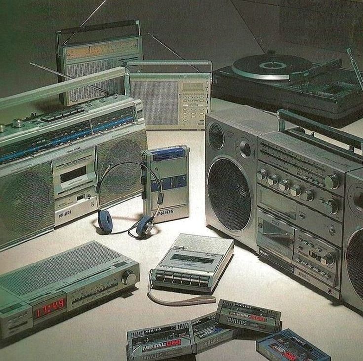 there are many different types of electronic equipment on the table together, including stereos and tape recorders