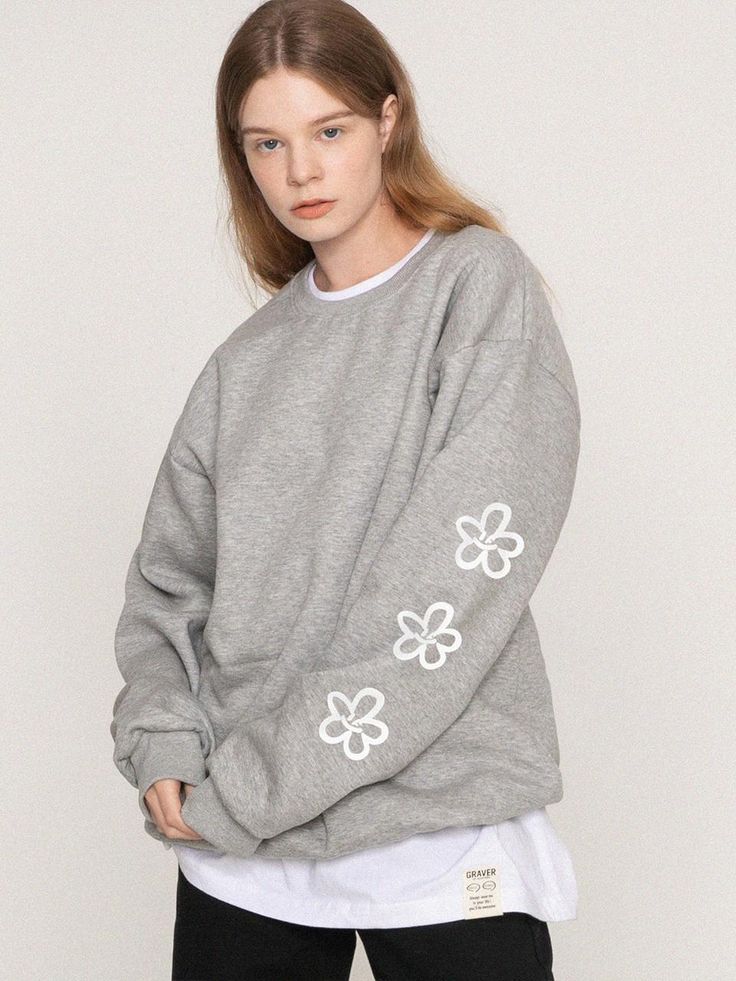 This is a casual and comfortable sweatshirt by GRAVER that is made out of high quality and sturdy fabric. With unique design detail and trendy mood, you can style it for your casual and young daily outfit.- Round ribbed neckline- Urethane graphic print detail- Unisex item- Tentar and tumble processed for durability Sporty Gray Sweater With Ribbed Cuffs, Spring Cotton Hoodie With Ribbed Collar, Everyday Gray Sweatshirt For Fall, Basic Crew Neck Sweats For Spring, Gray Crew Neck Hoodie With Ribbed Cuffs, Cotton Crew Sweats For Spring, Trendy Crew Sweats For Spring, Trendy Cotton Sweater With Ribbed Collar, Basic Spring Sweatshirt With Ribbed Cuffs