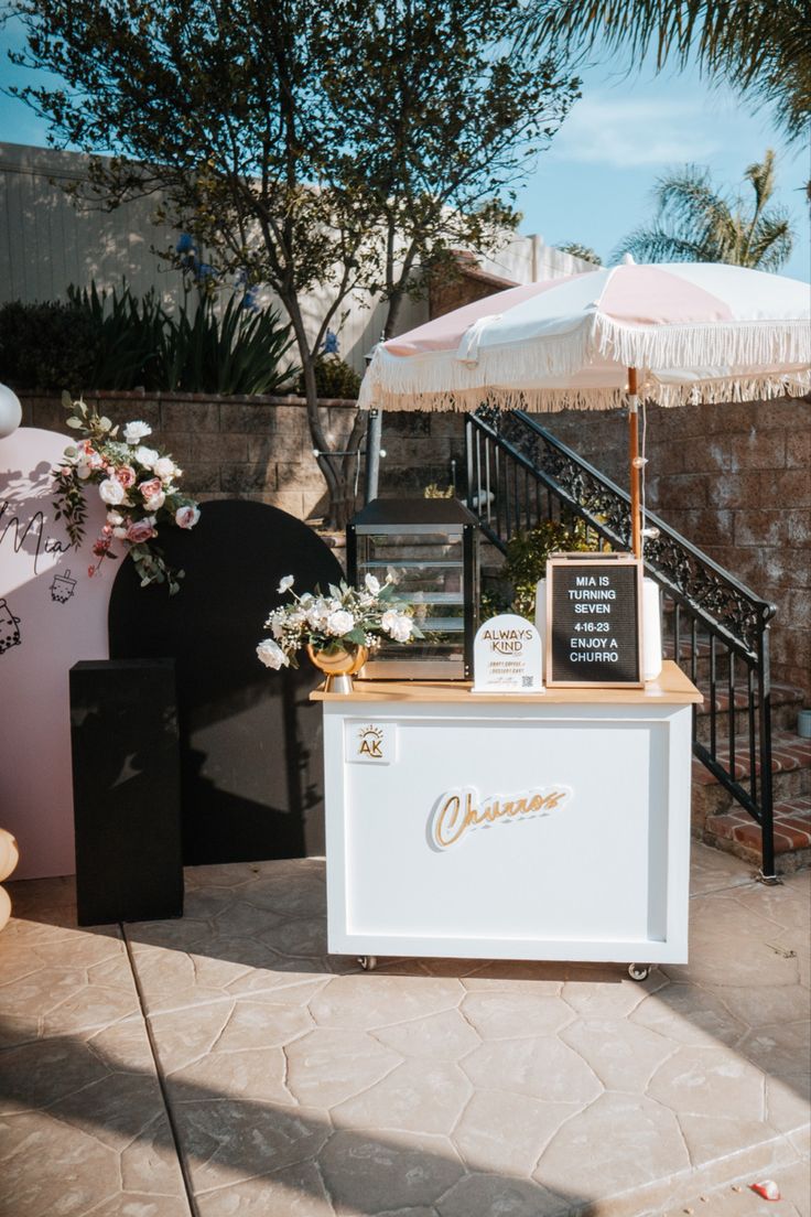 an ice cream stand is set up outside