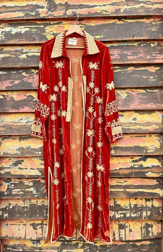 Silk velvet kimono, with embroidery. Red Embroidered Kaftan For Wedding, Red Embroidered Wedding Kaftan, Red Embroidered Long Sleeve Abaya, Long Kaftan For Traditional Ceremonies, Embroidered Long Sleeve Kaftan For Transitional Season, Transitional Long Sleeve Embroidered Kaftan, Elegant Long Embroidered Fabric, Elegant Red Embroidered Abaya, Formal Festive Kaftan With Zari Work