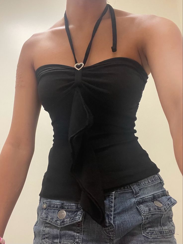 Halter Top Aesthetic Outfit, Backless Y2k Top, Halter Top And Jeans Outfit, Summer In The 2000s, Summer Halter Tops Outfit, Y2k Strapless Top, Cute Halter Top Outfits, Summer Tops Y2k, Tops Inspo Aesthetic