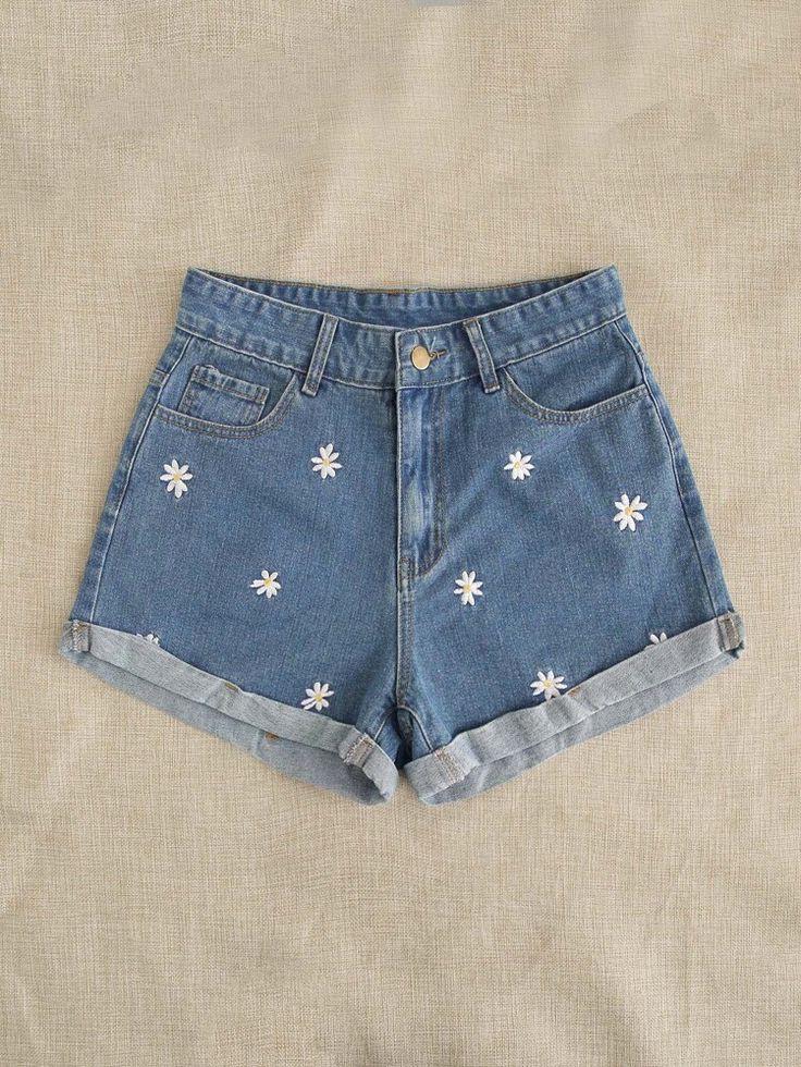 White Spaghetti Strap Crop Top, Shorts Embroidery, Jean Diy, Women Denim Shorts, Daisy Embroidery, Painted Clothes Diy, Embroidery Denim, Clothes Embroidery Diy, Denim Embroidery